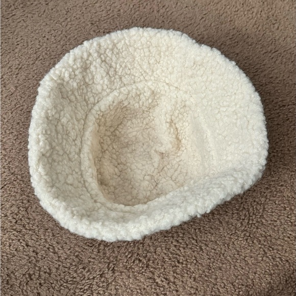 Winter bucket - Picture 2 of 2